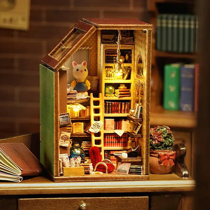 Miniature Dollhouse – Wooden DIY Assembly Kit
